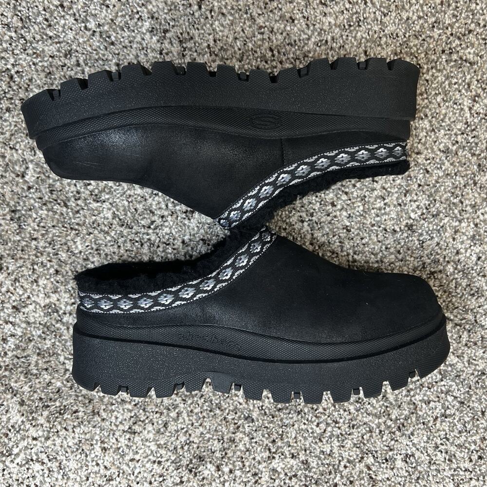 Skechers USA Women’s Size 6 Black Faux Fur Lined Slip On Platform Clog Shoes